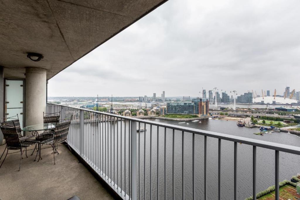 Excel Dock Apartments Лондон Екстер'єр фото