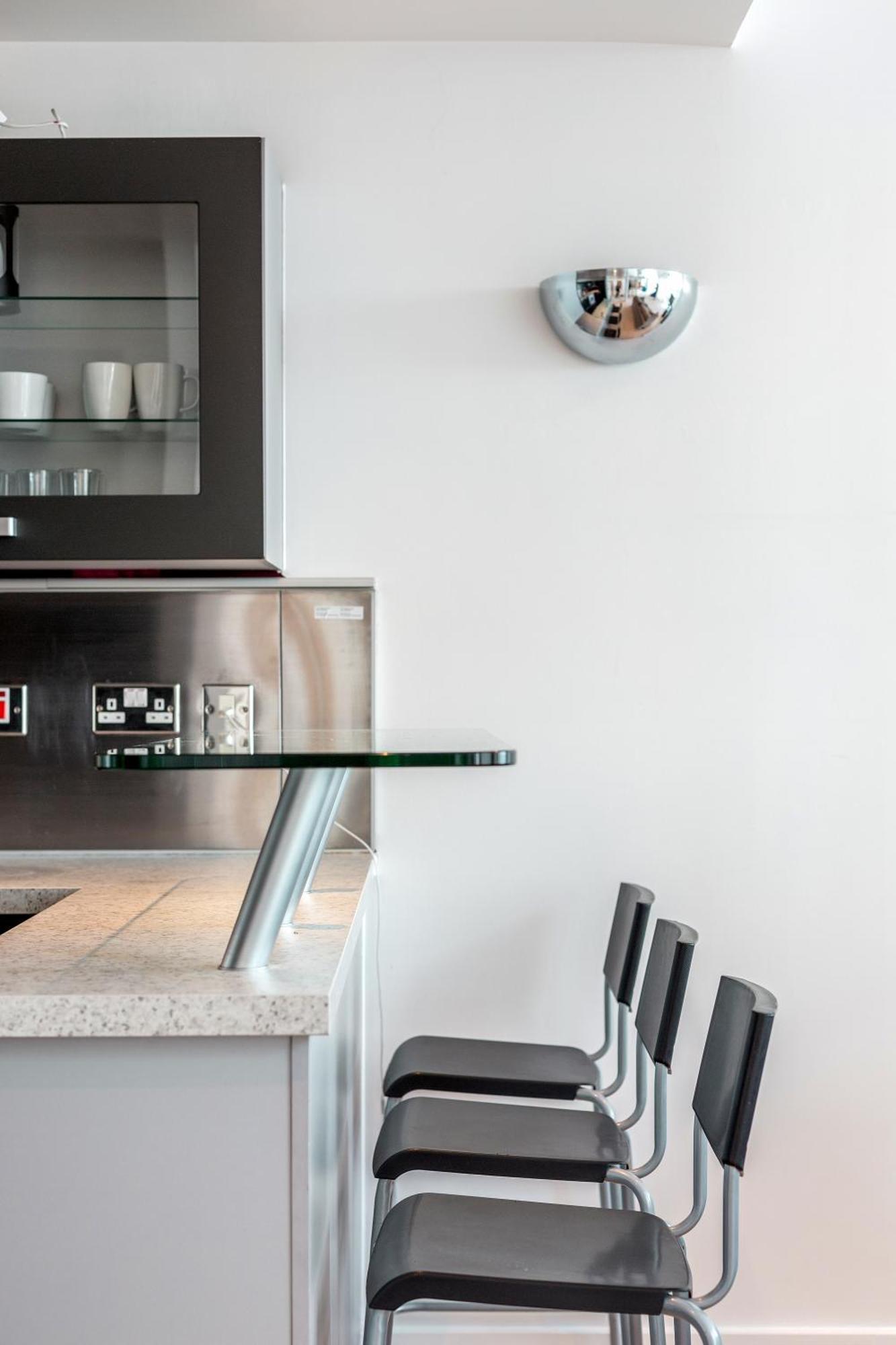 Excel Dock Apartments Лондон Екстер'єр фото