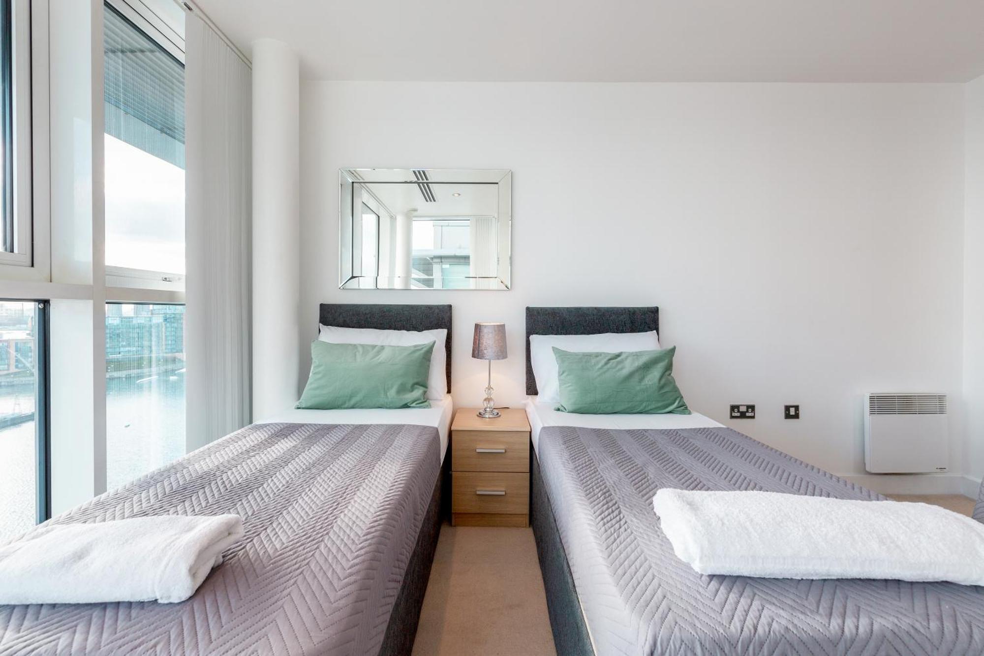 Excel Dock Apartments Лондон Екстер'єр фото