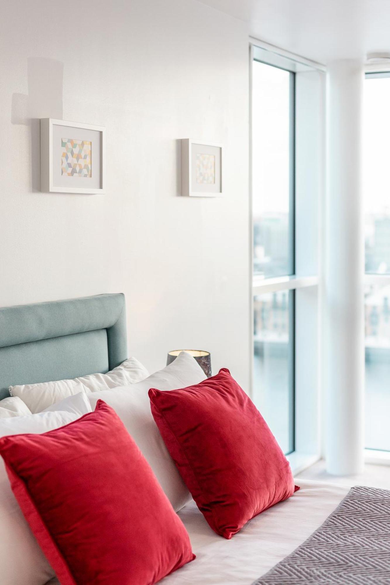 Excel Dock Apartments Лондон Екстер'єр фото