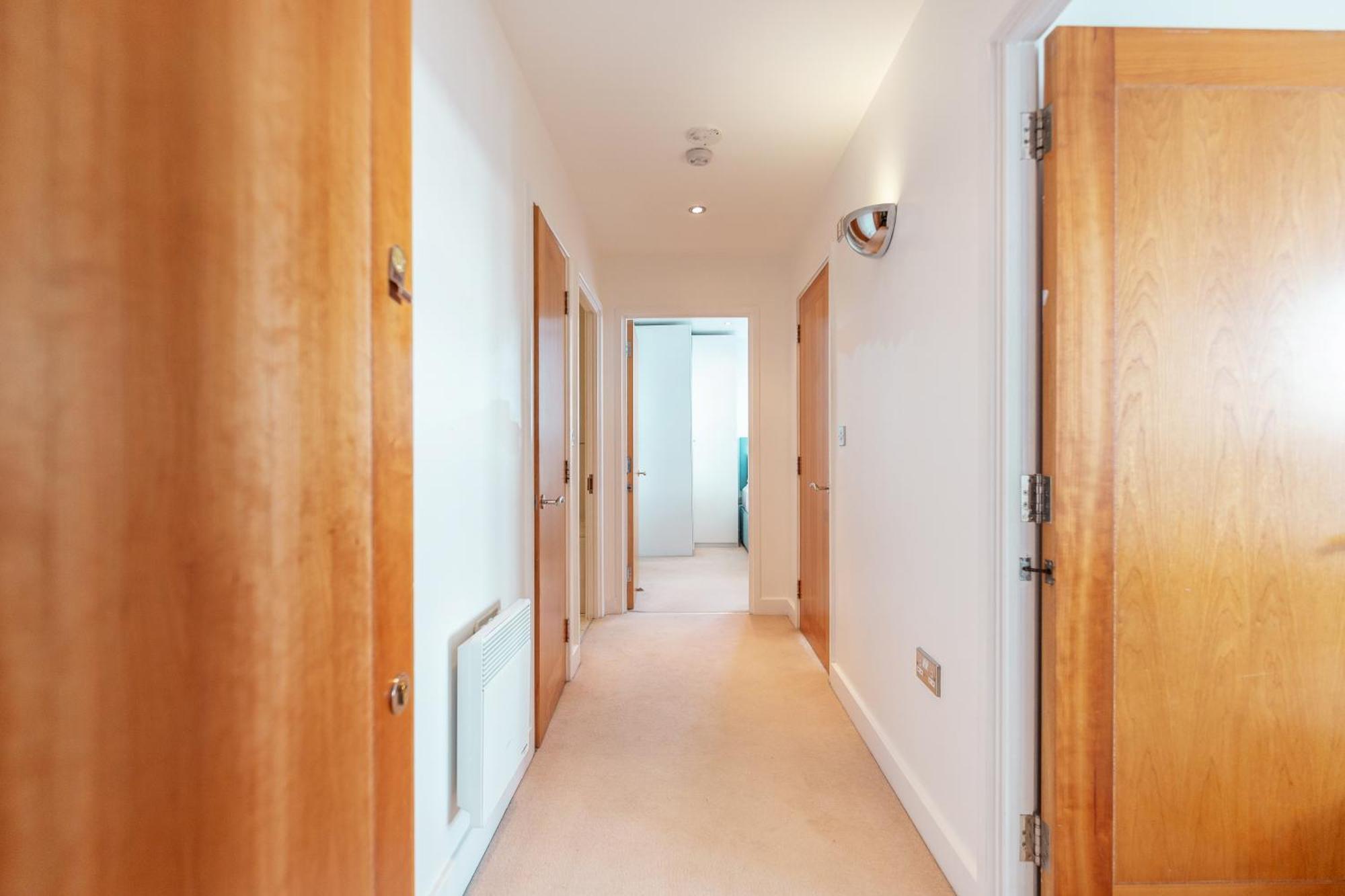 Excel Dock Apartments Лондон Екстер'єр фото