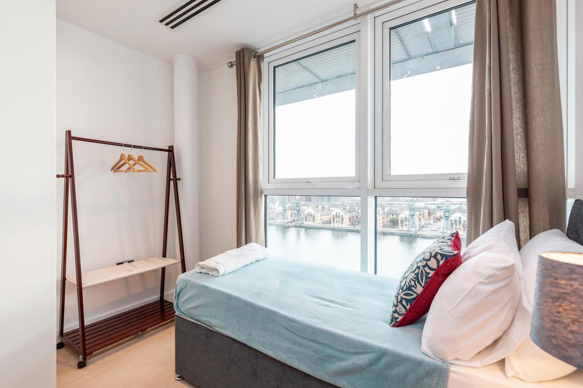 Excel Dock Apartments Лондон Екстер'єр фото
