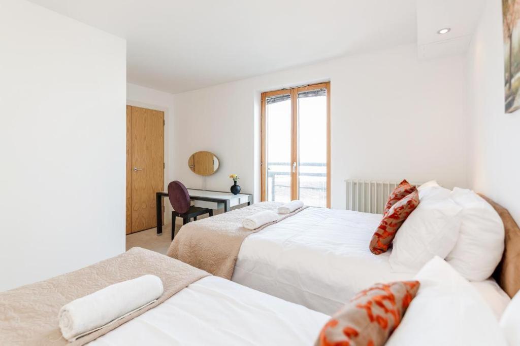 Excel Dock Apartments Лондон Екстер'єр фото