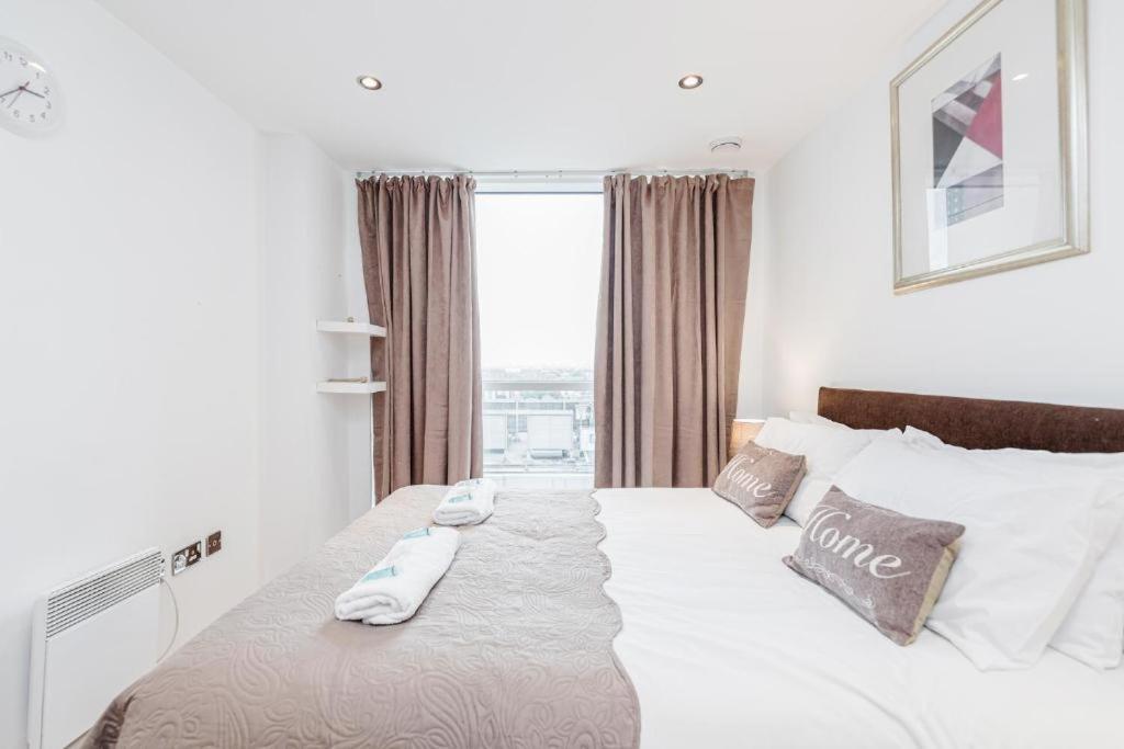 Excel Dock Apartments Лондон Екстер'єр фото
