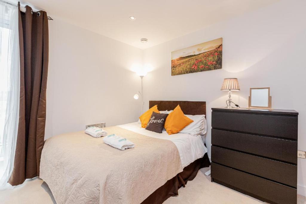 Excel Dock Apartments Лондон Екстер'єр фото