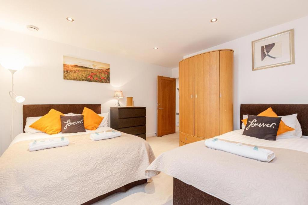 Excel Dock Apartments Лондон Екстер'єр фото